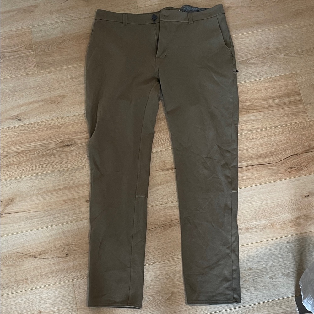 Vuori Men's Tan Chinos